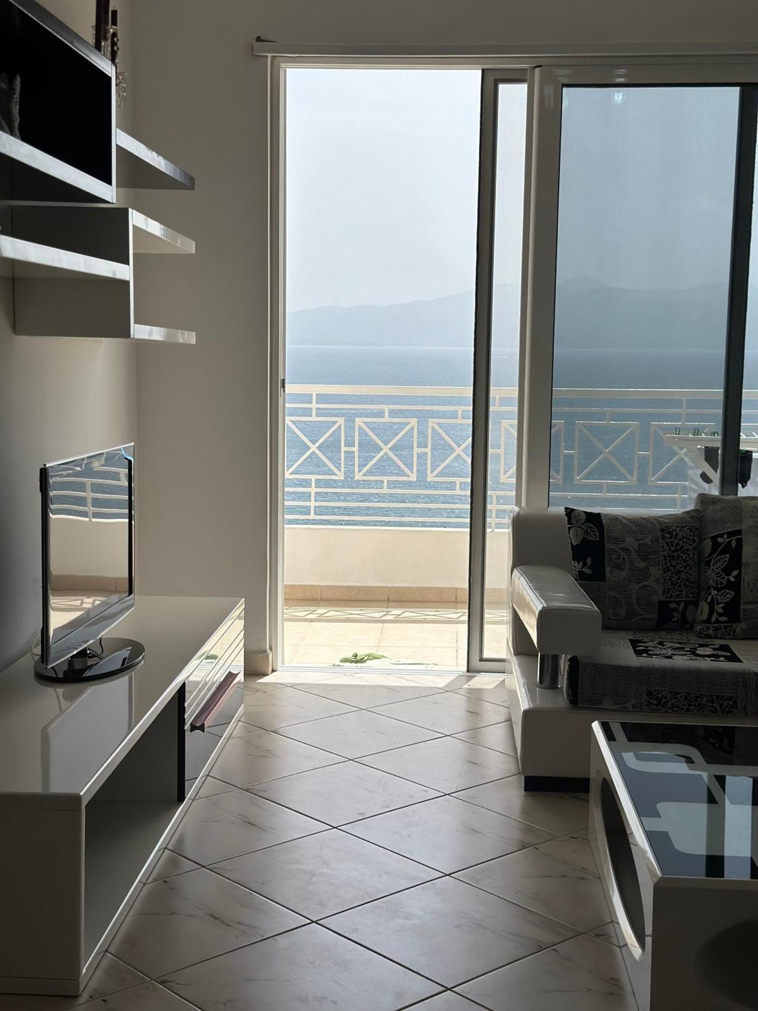 Tini Sea View Apartment Sarandë Exterior foto